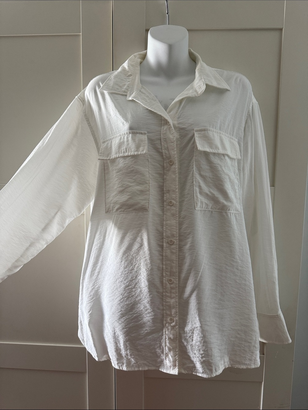 GAP Off-White Button-Down Shirt with Chest Pockets